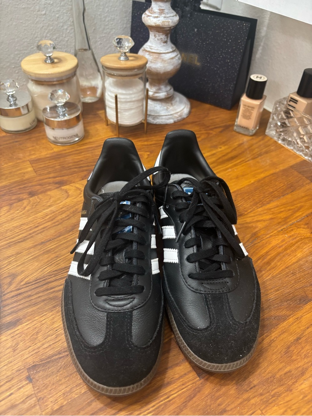 adidas Black and White Classic Low-Top Sneakers youth 5 women’s 6.5 Worn twice